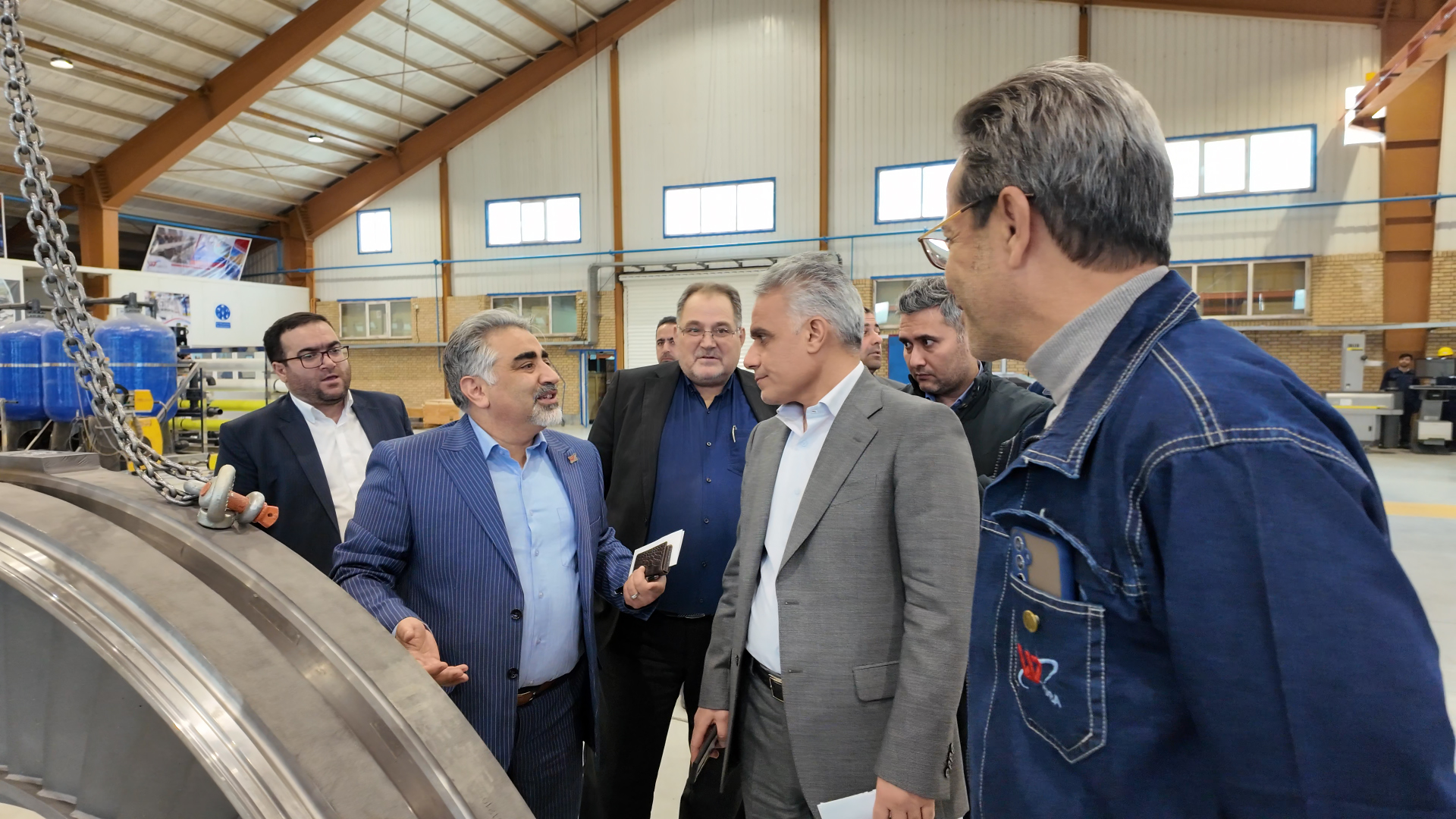 The visit of Dr. Sijani, the respected director general of Tehran province’s industry, mine and trade organization, along with her deputies and accompanying delegation, to Taba company’s factory.